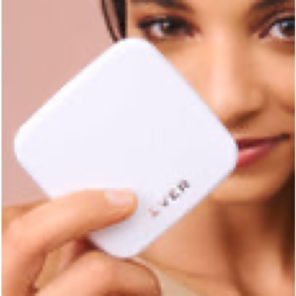 Ever Blur Perfecting Face Powder - Picture 2 of 3